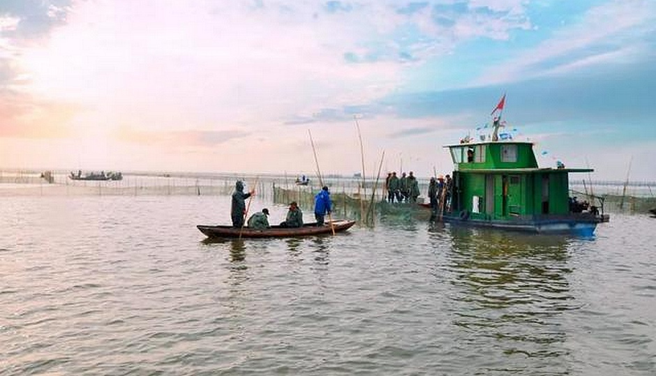 洪湖西北部临利瞿家湾镇湖面