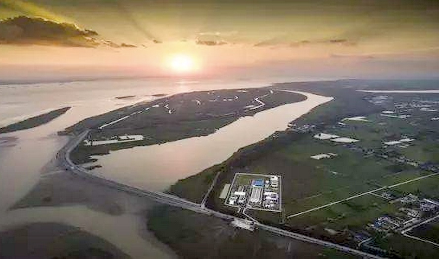 西端东风沙一带地形