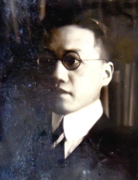 厉麟似 