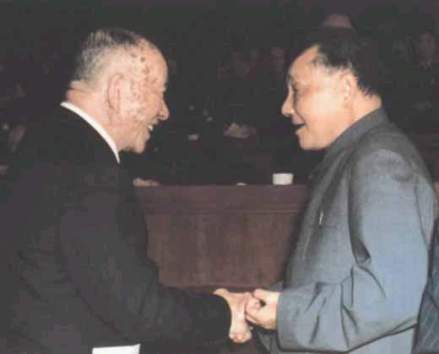 邓小平会见李默庵