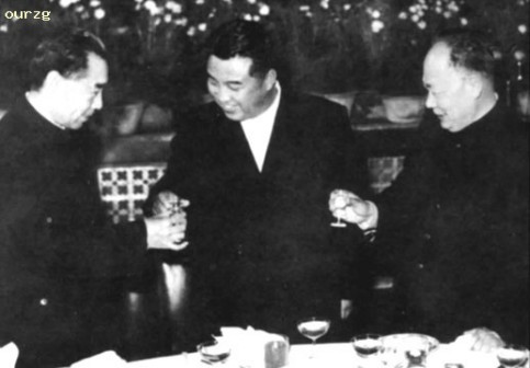 1958年12月，周恩来与金日成在告别宴会上