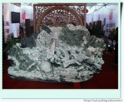 玉器：玉龙戏珠