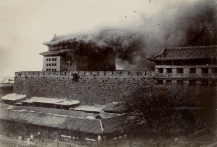 被联军炮轰的北京城门
