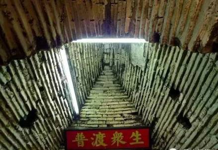 高塔寺塔内部