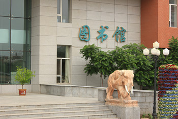 学校图书馆