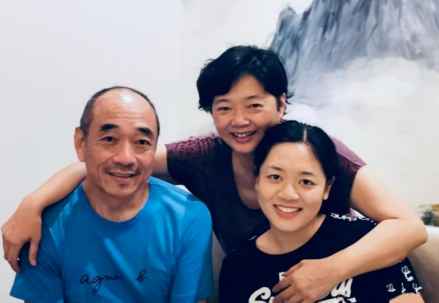 陶泽如与妻子杨丽丽、女儿陶逸然