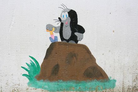 德国一所小学的壁画上的鼹鼠