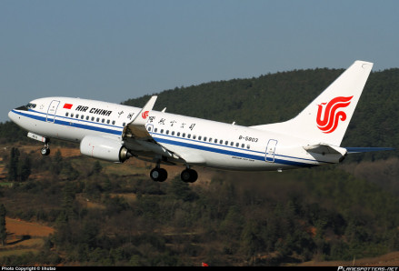 国航波音737-700客机