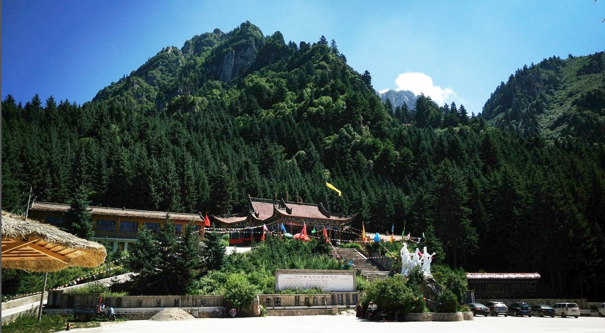 莲花山上的宗教建筑