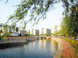 小河畔