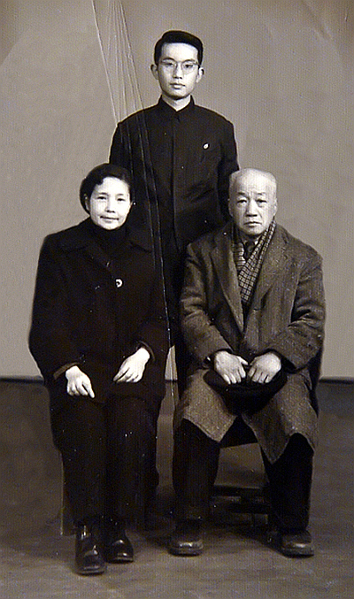 1961年厉麟似与妻唐丽玲、子厉声教