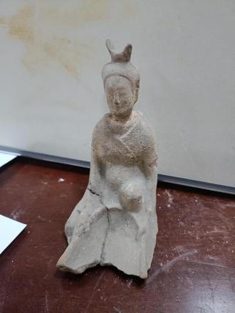 彩绘立式俑