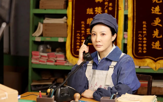 《我最爱的家人》中饰演冯战花