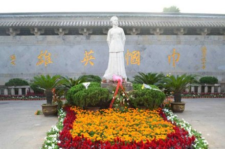 秋瑾相关塑像