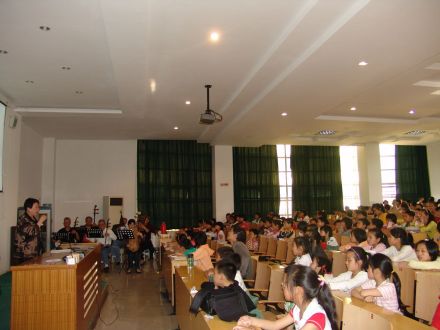 临海词调送戏到学校