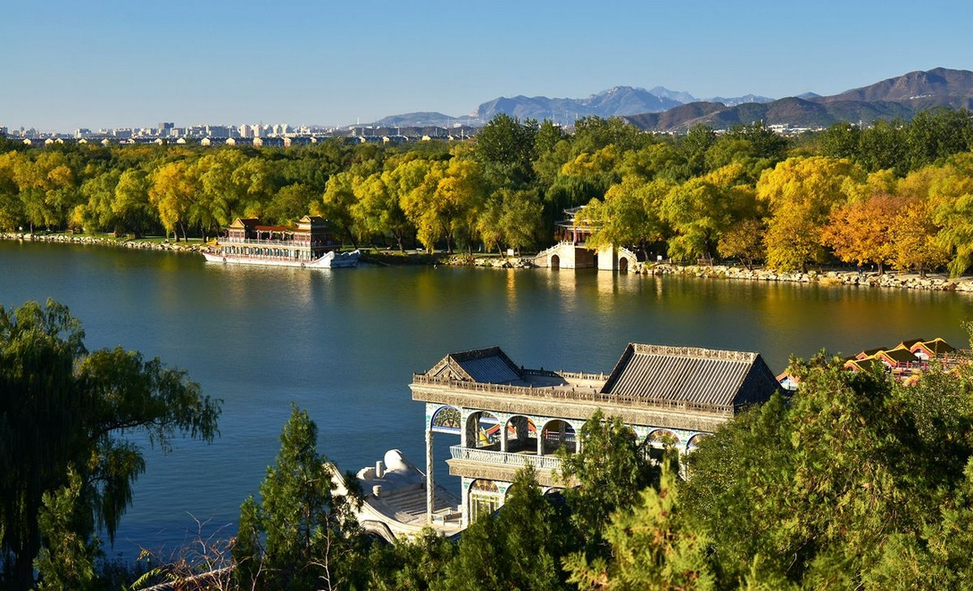 湖边建筑