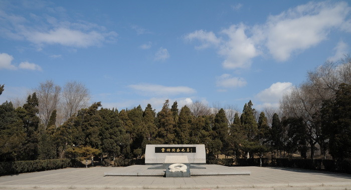 雷锋墓