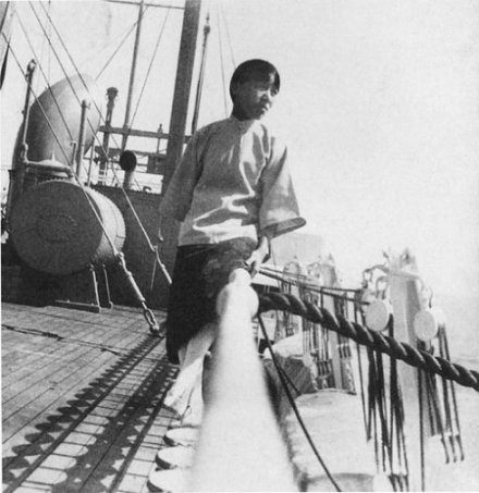 1923年8月乘船前往美国留学