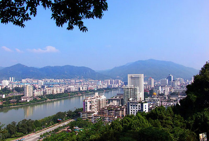 闽江上游沙溪段的三明市
