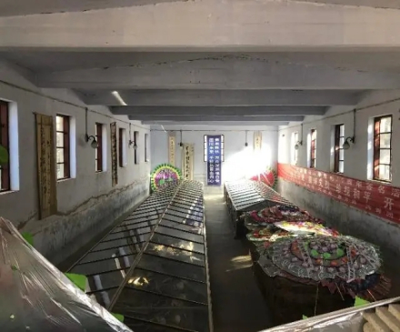 “人窖型”尸骨房建设在挖掘现场