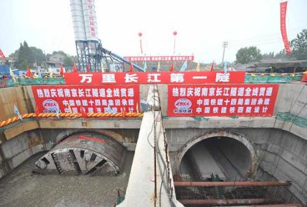 南京应天大街长江隧道建设中