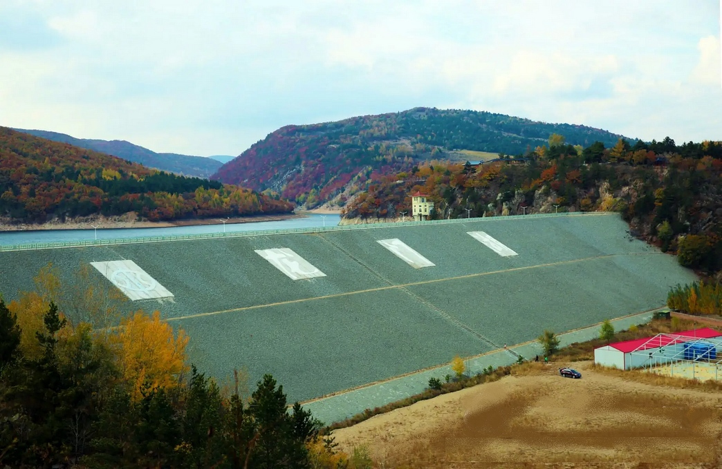 支流长仁河上的亚东水库2