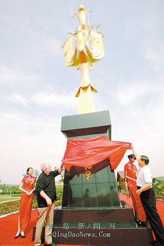 “金凤凰”雕塑“祥凤和云”落成