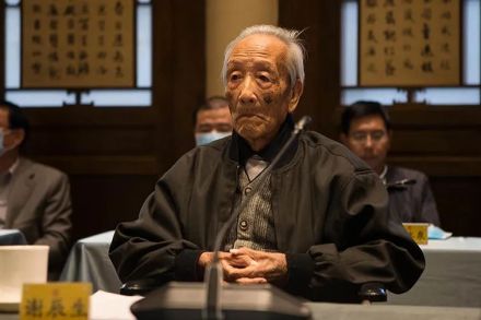 出席紫禁城建成600年暨故宫博物院成立95周年座谈会