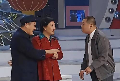 小品《卖车》中饰演老伴