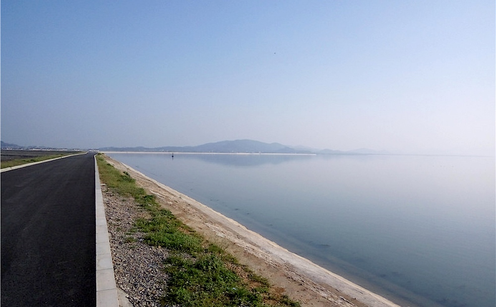 固城湖东北角漆桥河口湖面
