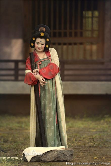 唐代妇女插梳