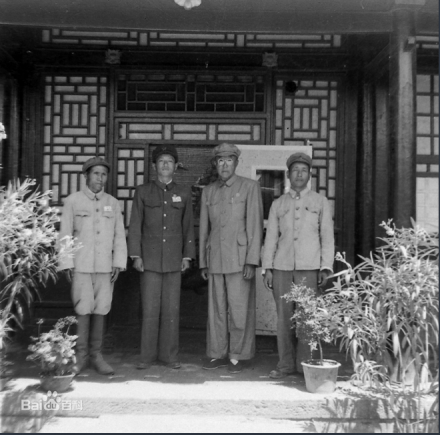 左一郑新潮局长，右二载涛顾问