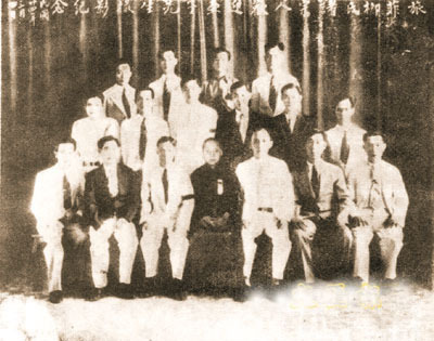 柳亚子和留学同学合照