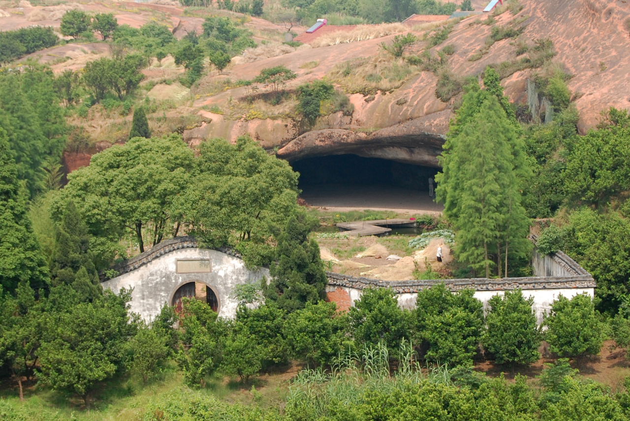仙岩洞摩崖题记全景