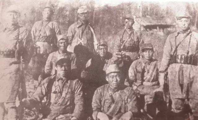东北抗日联军第一路军第二方面军指挥部指战员摄于1939年 
