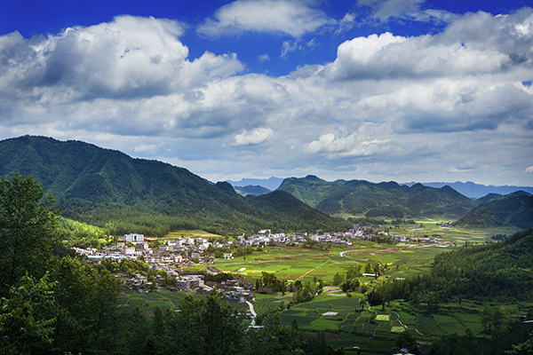 红色茨岩塘