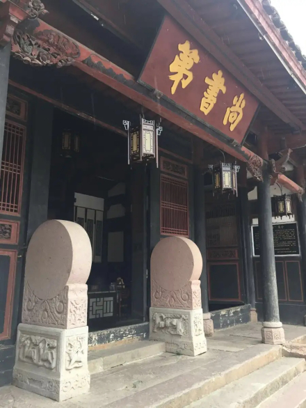抱鼓石