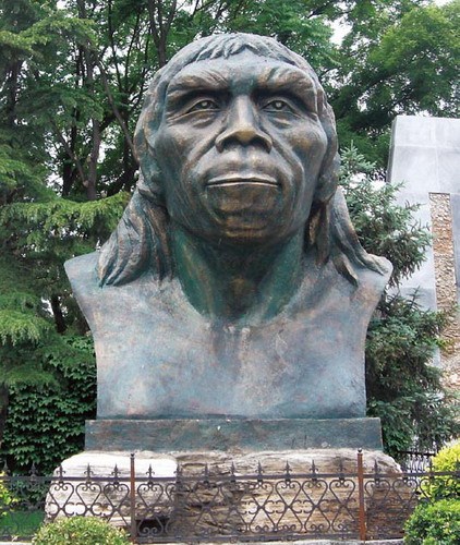 周口店遗址“北京人”复原像 