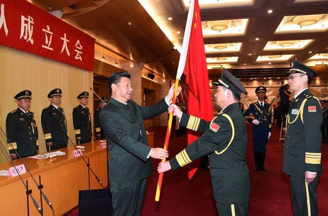 习近平主席向联勤保障部队授旗