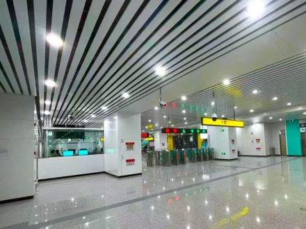 巴滨路湿地公园站
