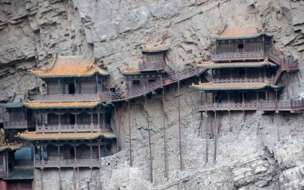 悬空格局