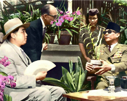 1965年4月，金日成同印尼总统苏加诺举行会晤