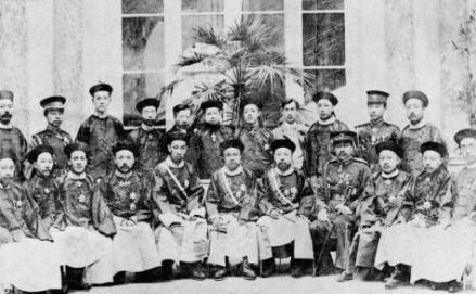1905年12月，五大臣及随员在罗马合影