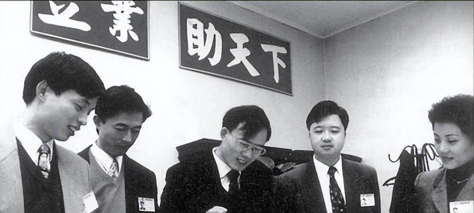 复星“五剑客”，从左到右为汪群斌、范伟、郭广昌、梁信军、谈剑