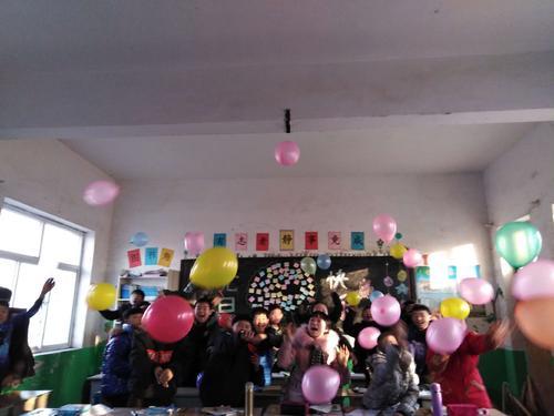 万堤镇中心小学元旦大欢联