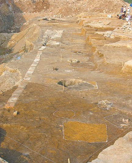 草鞋村汉代建筑遗址60米长的汉砖地面