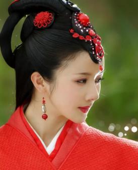 《孔雀东南飞》中饰演刘兰芝