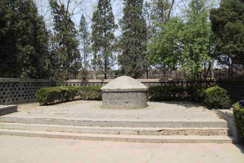 李卓吾墓冢