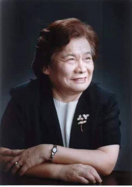 王颖近照