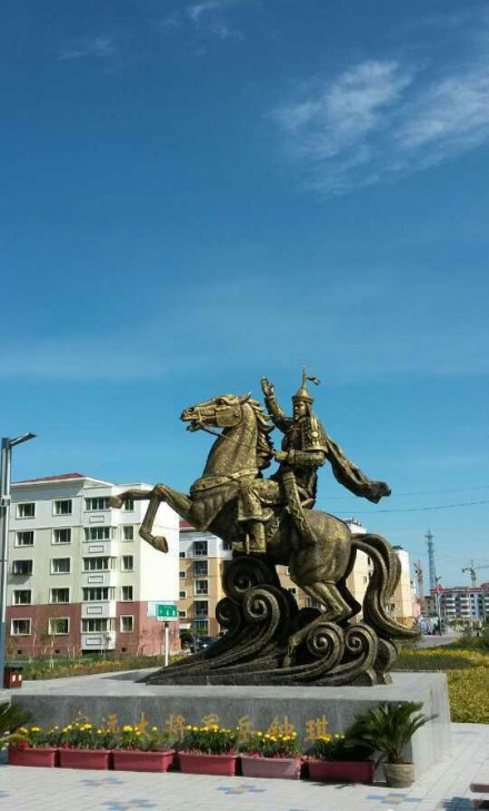 岳钟琪雕像